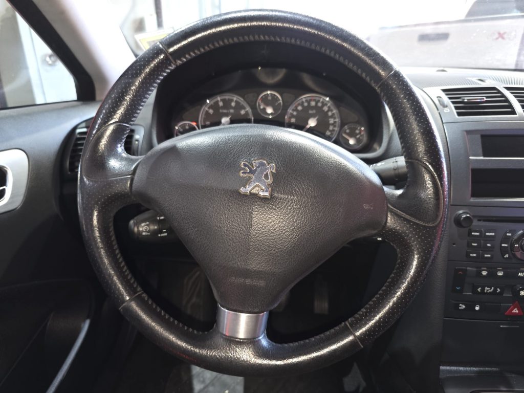 Peugeot 8