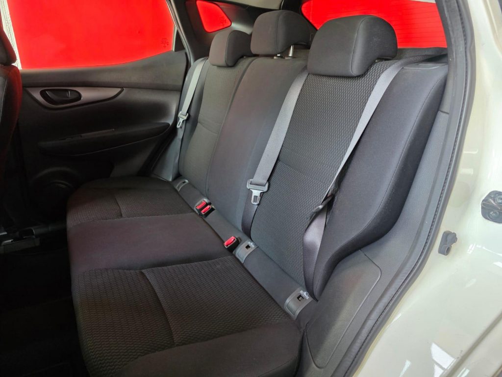 Nissan 4