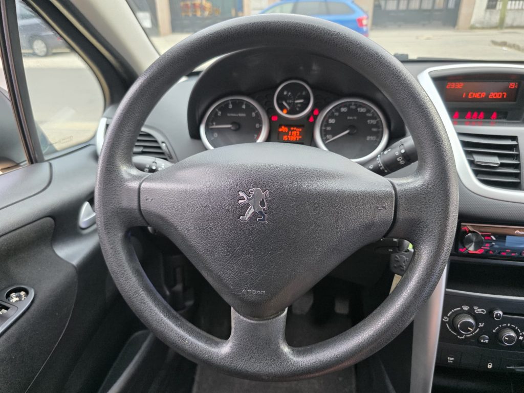 Peugeot 8