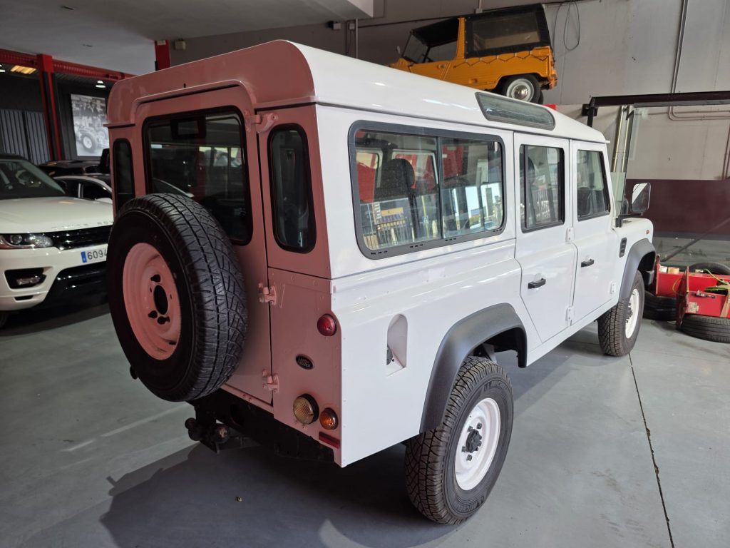 Defender 8